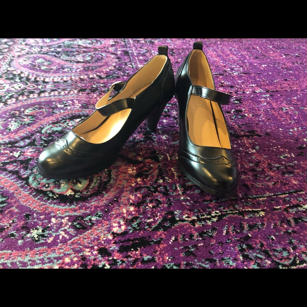 Brand New In Box Black Wingtip Mary Jane